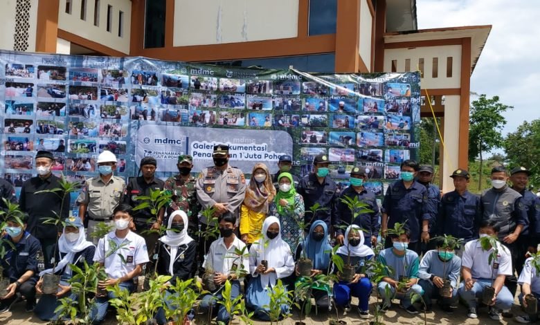 MDMC Garut & IPKINDO Garut memperingati Hari Pohon Sedunia 2021