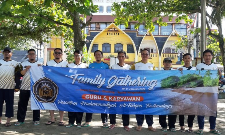 Family Gathering Akhiri Rangkaian Baitul Arqom Pesantren Al-Furqon Tasikmalaya