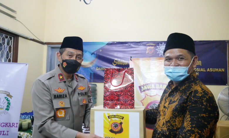 Kapolda Jabar Menggelar Silaturahmi dan Pemberian Santunan Kepada Anak Yatim di PSAA Kuncup Harapan Muhammadiyah