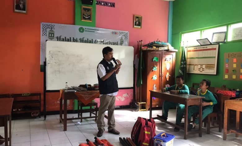 Keperawatan Anestesi UNISA Bentuk Relawan Cilik Menuju Sekolah Tanggap Bencana di SD Muhammadiyah Kronggahan