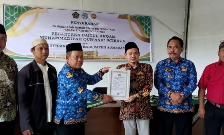 Ponpes Baitul Arqam Muhammadiyah Quranic Science Terima Surat Izin Operasional dari Kemenag Sumedang