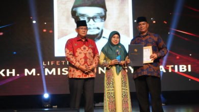 K.H Moch Miskun Asy-Syatibi Raih Anugerah Lifetime Achievement Muhammadiyah Jawa Barat dalam Milad ke-111