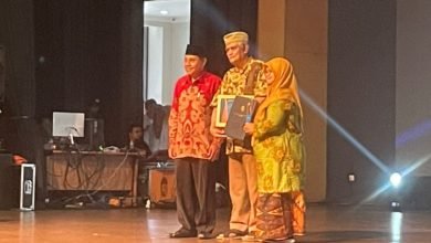 Mantan Ketua PDM Priangan KH Hanbali Ahmad Mendapat Anugerah Lifetime Achievement