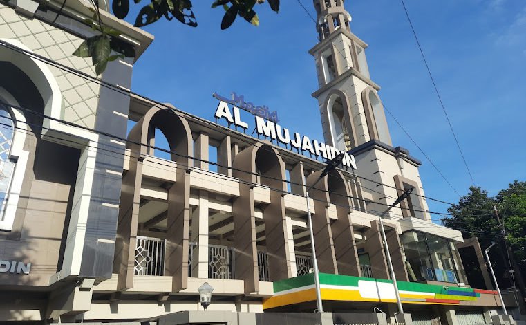 Perbedaan dan Persamaan Masjid Mujahidin Bandung dengan Masjid Mujahidin Kukusan Depok