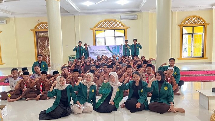 Mahasiswa Manajemen UMRI Gelar Sosialisasi Anti Korupsi di SMPIT Al-Hafit