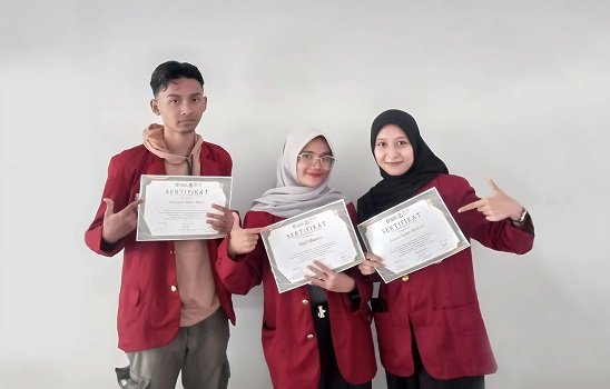 Mahasiswa Universitas Muhammadiyah Bandung Raih Prestasi Dalam Lomba Esai