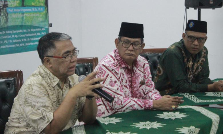 Bangkitkan Kejayaan Islam Lewat Ilmu Pengetahuan dan Riset Bangkitkan Kejayaan Islam Lewat Ilmu Pengetahuan dan Riset