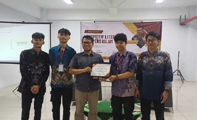 Ikatan Mahasiswa Muhammadiyah FSH-FST UM Bandung Gelar Bedah Buku Haji Fachrodin
