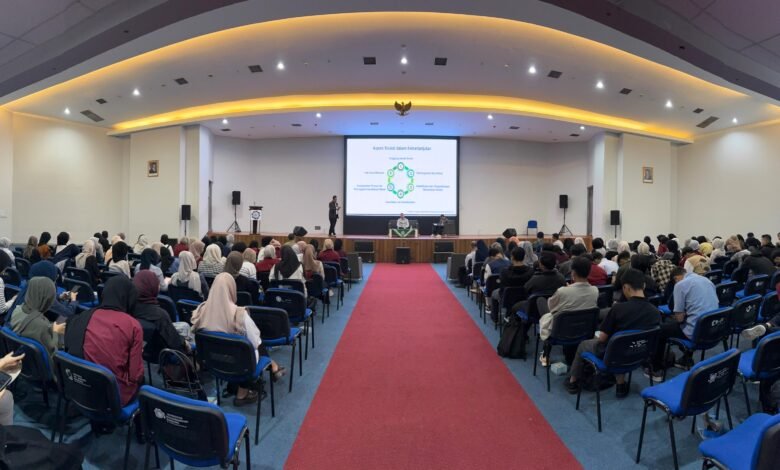 Kuliah Umum FST UM Bandung Bahas Tantangan Bisnis Era Digital dan Keberlanjutan Kuliah Umum FST UM Bandung Bahas Tantangan Bisnis Era Digital dan Keberlanjutan