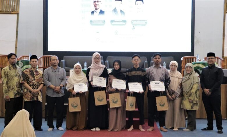 Menjadi Muslim Paripurna Dimulai dari Membaca dan Memahami Ayat-ayat-Nya Menjadi Muslim Paripurna Dimulai dari Membaca dan Memahami Ayat-ayat-Nya