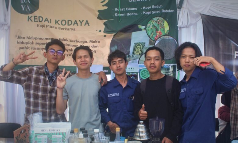 Kopi Celup Kodaya: Perpaduan Inovasi, Rasa, dan Semangat Wirausaha Mahasiswa Kopi Celup Kodaya: Perpaduan Inovasi, Rasa, dan Semangat Wirausaha Mahasiswa