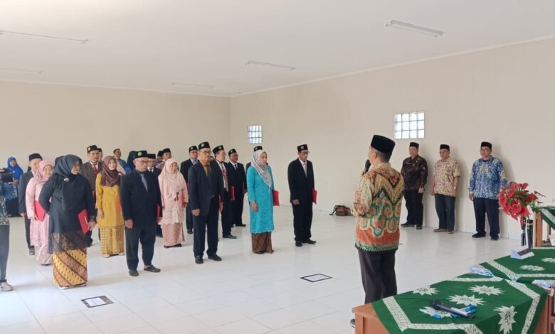 Belasan Kepala Sekolah Muhammadiyah Sumedang Dilantik, PDM Tekankan Lima Komitmen Pendidikan Belasan Kepala Sekolah Muhammadiyah Sumedang Dilantik, PDM Tekankan Lima Komitmen Pendidikan