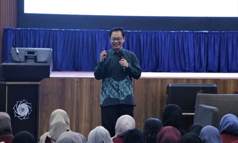 Islam Menyentuh Semua Aspek Kehidupan, Termasuk Dunia Kerja Islam Menyentuh Semua Aspek Kehidupan, Termasuk Dunia Kerja