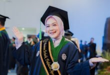 Meraih Gelar Sarjana dengan IPK 3,98, Inilah Kisah Ana Tri Rahayu
