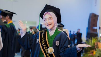 Meraih Gelar Sarjana dengan IPK 3,98, Inilah Kisah Ana Tri Rahayu