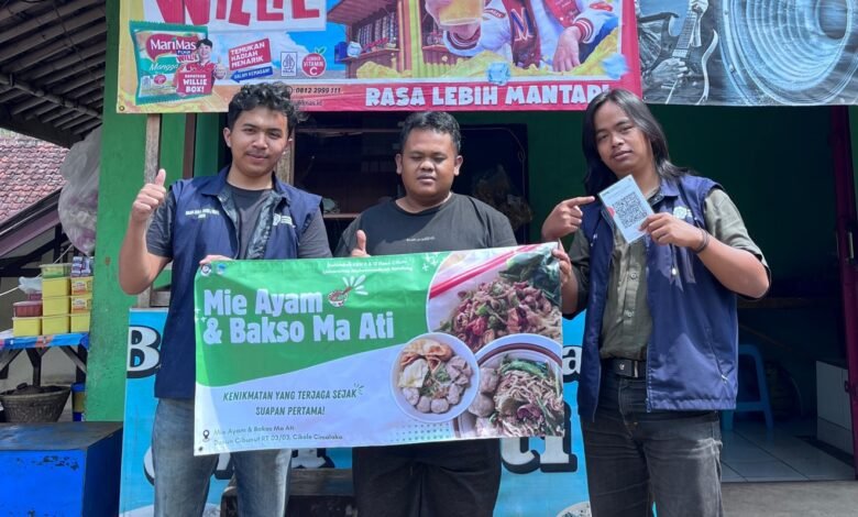 Digitalisasi Jadi Langkah Nyata UMKM Desa Cikole Tingkatkan Pendapatan Digitalisasi Jadi Langkah Nyata UMKM Desa Cikole Tingkatkan Pendapatan