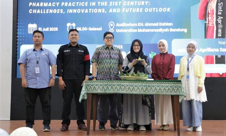 Dies Natalis ke-8, Himprofar Tegaskan Komitmen Hadapi Tantangan Dunia Farmasi Dies Natalis ke-8, Himprofar Tegaskan Komitmen Hadapi Tantangan Dunia Farmasi