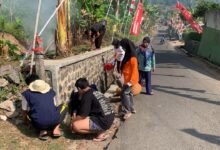 Mahasiswa UM Bandung Bersama Warga Cikole Kompak Ciptakan Lingkungan Nyaman dan Asri
