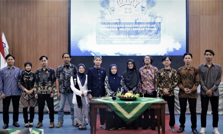 Korps Protokoler Mahasiswa UM Bandung Berkomitmen Beri Manfaat Lebih Luas Bagi Masyarakat Korps Protokoler Mahasiswa UM Bandung Berkomitmen Beri Manfaat Lebih Luas Bagi Masyarakat