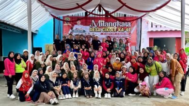 Senam Jumat Desa Cikole Jadi Media Kebersamaan dan Pengabdian Mahasiswa