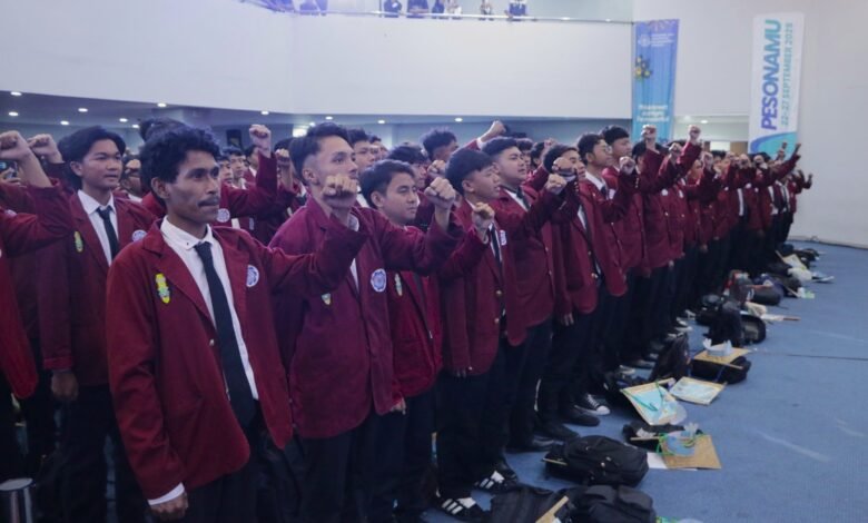 Resmi Dikukuhkan, Mahasiswa Baru UM Bandung Siap Mengukir Masa Depan Gemilang