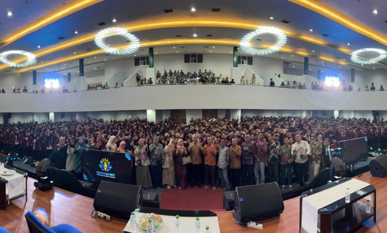 Resmi Dikukuhkan, Mahasiswa Baru UM Bandung Siap Mengukir Masa Depan Gemilang Resmi Dikukuhkan, Mahasiswa Baru UM Bandung Siap Mengukir Masa Depan Gemilang
