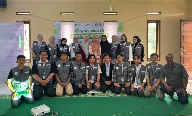 Green Education Hima PAI UM Bandung Ajak Warga Kelola Sampah dengan Bijak Green Education Hima PAI UM Bandung Ajak Warga Kelola Sampah dengan Bijak