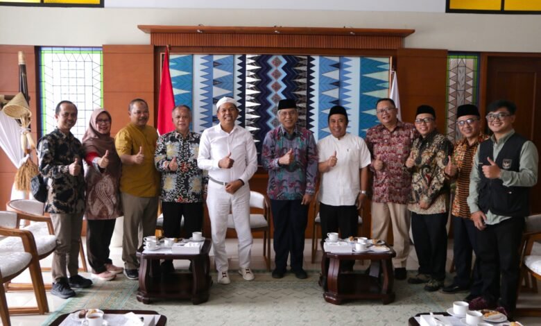 Pertemuan Hangat Panitia dan KDM Mantapkan Persiapan Milad Muhammadiyah Pertemuan Hangat Panitia dan KDM Mantapkan Persiapan Milad Muhammadiyah