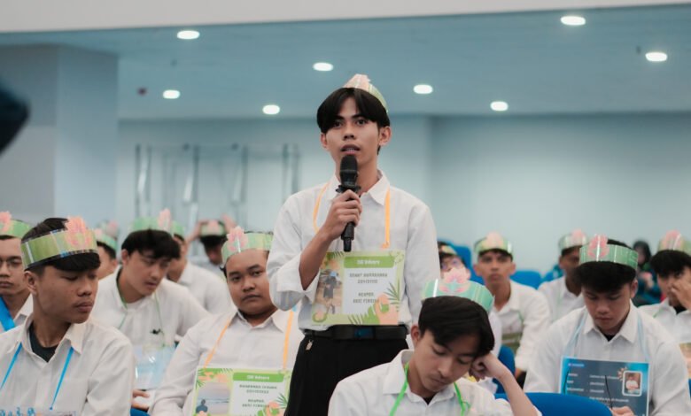 MOMENMU Dorong Mahasiswa Manajemen Berpikir Kritis dan Adaptif MOMENMU Dorong Mahasiswa Manajemen Berpikir Kritis dan Adaptif