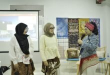 Mahasiswa Prodi KTF UM Bandung Perkuat Kompetensi Lewat Designer Talk & Work Mahasiswa Prodi KTF UM Bandung Perkuat Kompetensi Lewat Designer Talk & Work