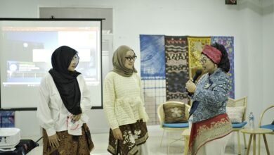 Mahasiswa Prodi KTF UM Bandung Perkuat Kompetensi Lewat Designer Talk & Work