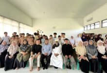 Belajar Bahasa Al-Qur’an, Siswa SMP Aisyiyah Sukabumi Antusias Ikuti Kajian Bersama Akademisi Komoro