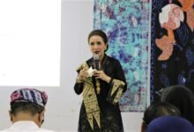 Mahasiswa UM Bandung Didorong Berani Jadi Wirausahawan Batik dan Tenun