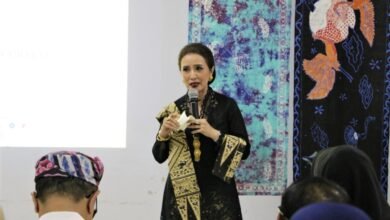 Mahasiswa UM Bandung Didorong Berani Jadi Wirausahawan Batik dan Tenun