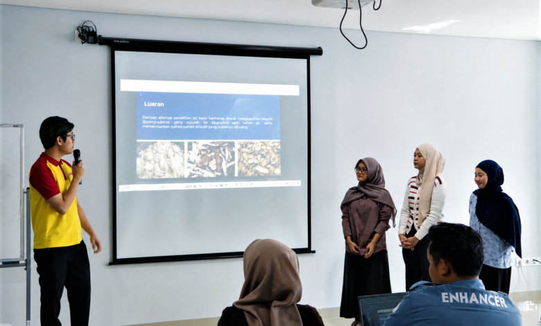 Biotechnology of Champions Latih Mahasiswa UM Bandung Siap Bersaing di Ajang Riset Nasional Biotechnology of Champions Latih Mahasiswa UM Bandung Siap Bersaing di Ajang Riset Nasional